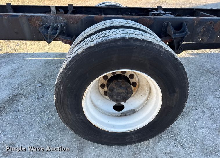 image for item EN0790 2007 International 4300 truck cab and chassis