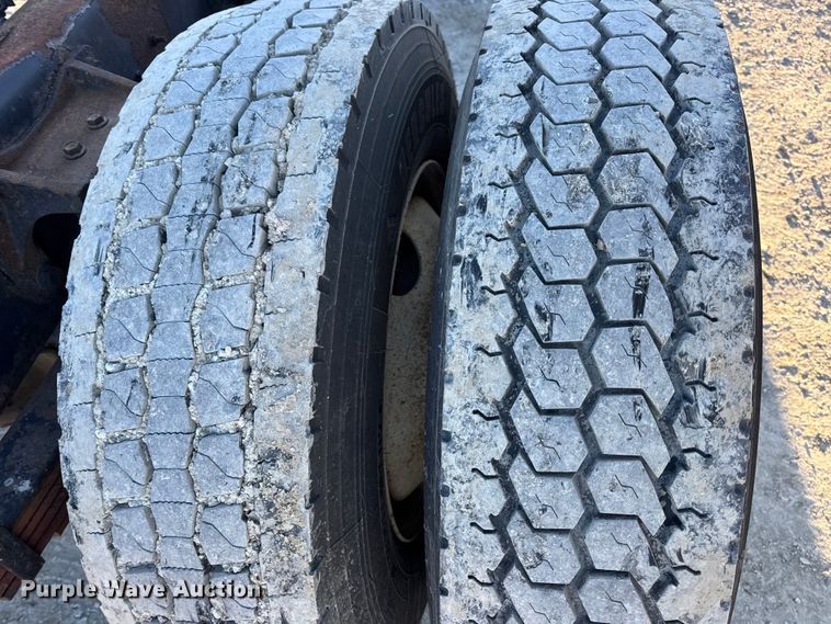 image for item EN0790 2007 International 4300 truck cab and chassis