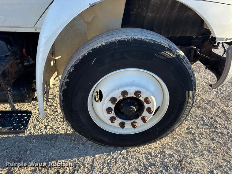 image for item EN0790 2007 International 4300 truck cab and chassis