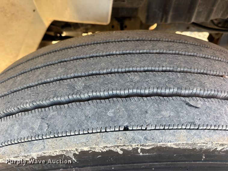 image for item EN0790 2007 International 4300 truck cab and chassis