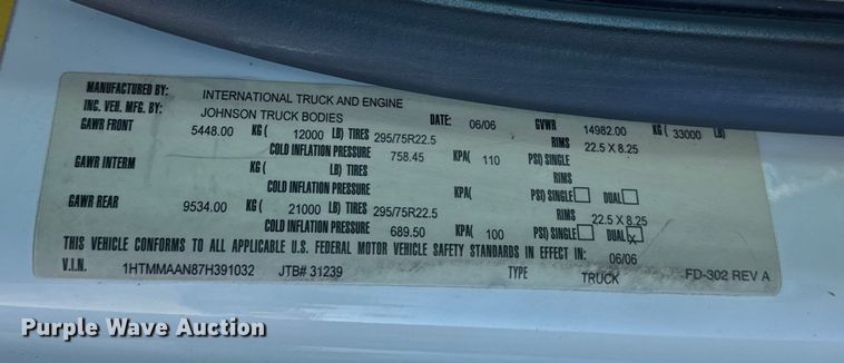 image for item EN0790 2007 International 4300 truck cab and chassis