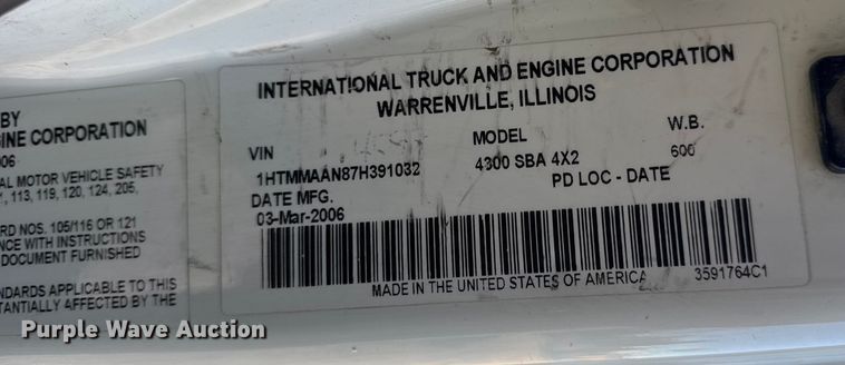 image for item EN0790 2007 International 4300 truck cab and chassis