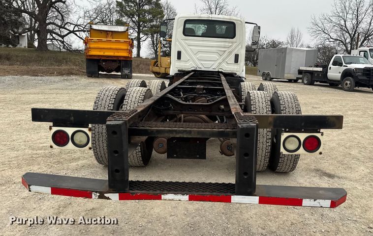 image for item EN0819 2010 International 4400 truck cab and chassis