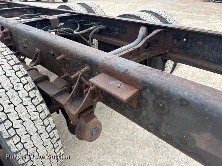 image for item EN0819 2010 International 4400 truck cab and chassis