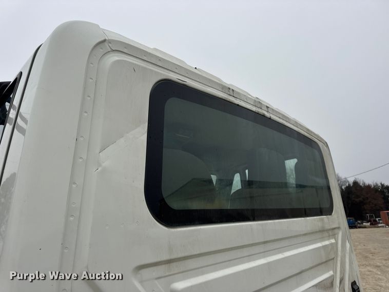 image for item EN0819 2010 International 4400 truck cab and chassis