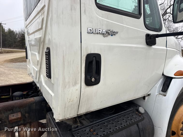 image for item EN0819 2010 International 4400 truck cab and chassis