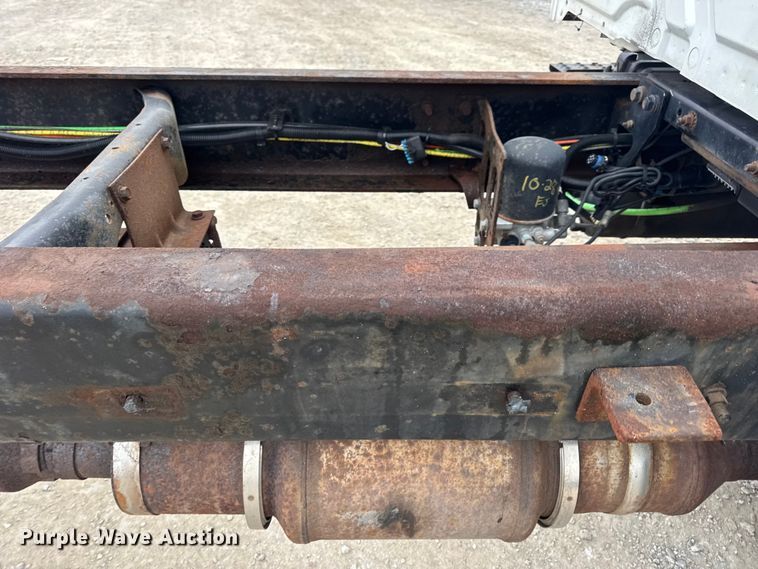 image for item EN0819 2010 International 4400 truck cab and chassis