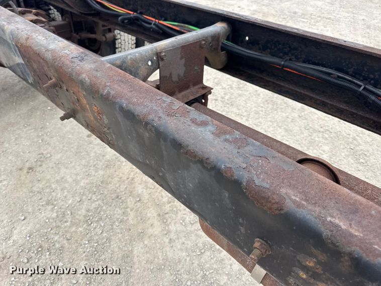 image for item EN0819 2010 International 4400 truck cab and chassis