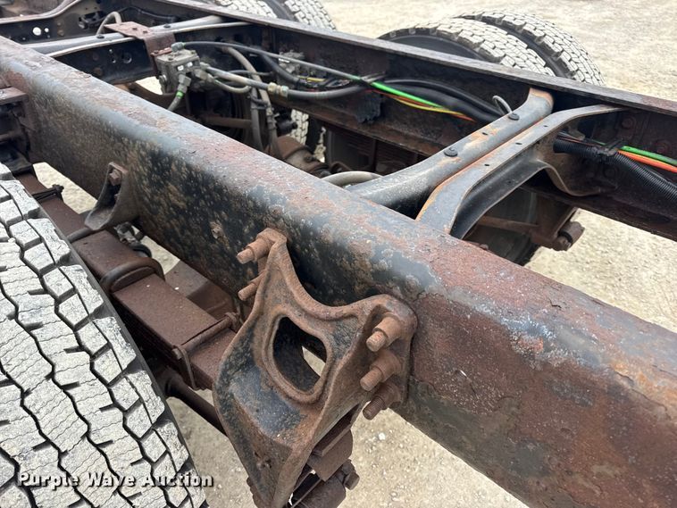 image for item EN0819 2010 International 4400 truck cab and chassis