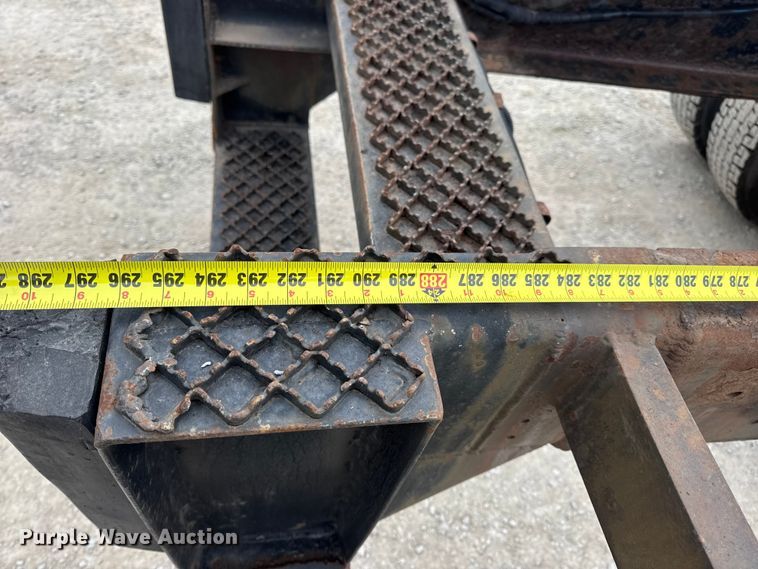 image for item EN0819 2010 International 4400 truck cab and chassis