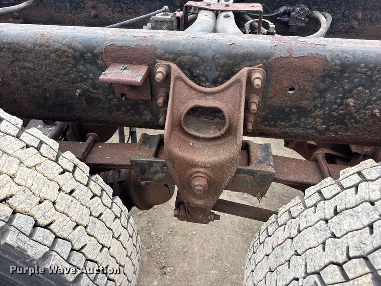 image for item EN0819 2010 International 4400 truck cab and chassis