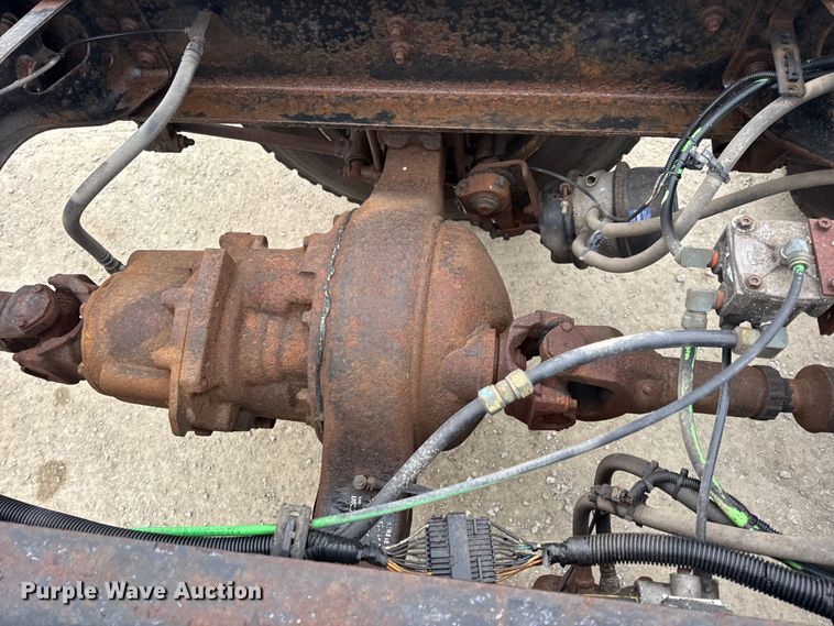 image for item EN0819 2010 International 4400 truck cab and chassis