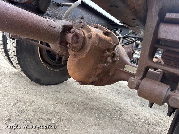 image for item EN0819 2010 International 4400 truck cab and chassis