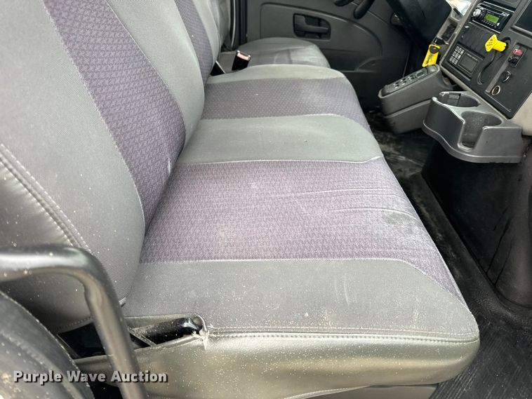 image for item EN0819 2010 International 4400 truck cab and chassis