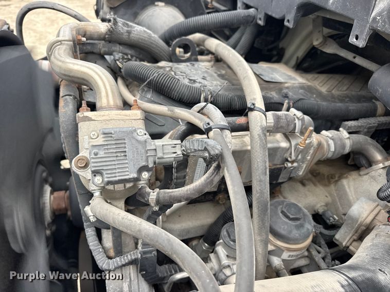 image for item EN0819 2010 International 4400 truck cab and chassis