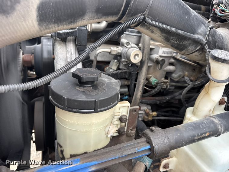 image for item EN0819 2010 International 4400 truck cab and chassis