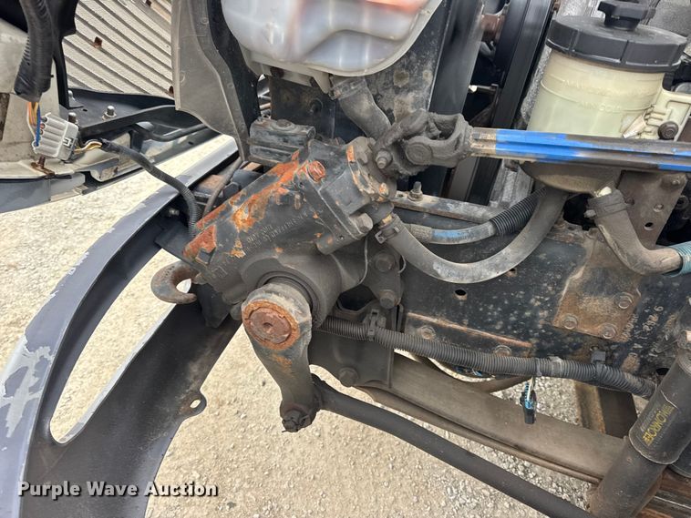 image for item EN0819 2010 International 4400 truck cab and chassis