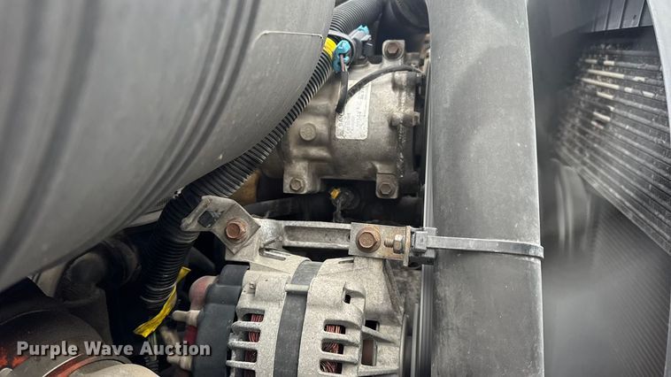 image for item EN0819 2010 International 4400 truck cab and chassis