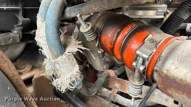 image for item EN0819 2010 International 4400 truck cab and chassis