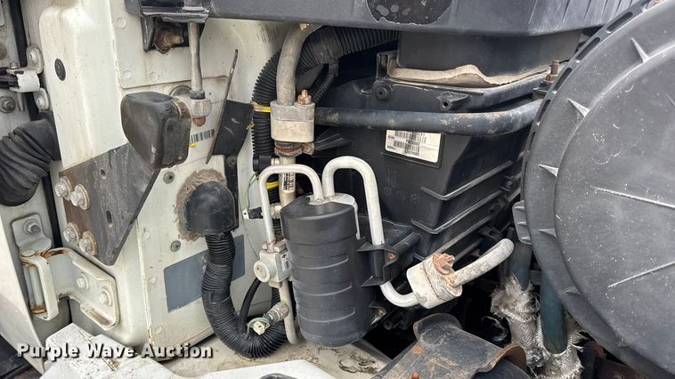 image for item EN0819 2010 International 4400 truck cab and chassis