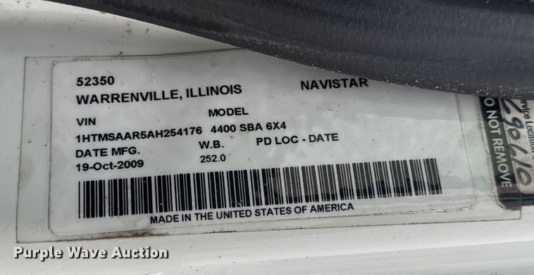 image for item EN0819 2010 International 4400 truck cab and chassis