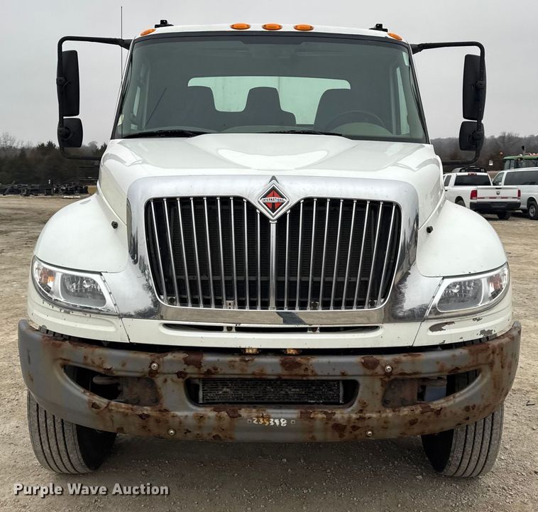 image for item EN0820 2013 International 4400 truck cab and chassis