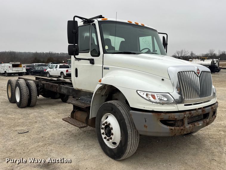 image for item EN0820 2013 International 4400 truck cab and chassis