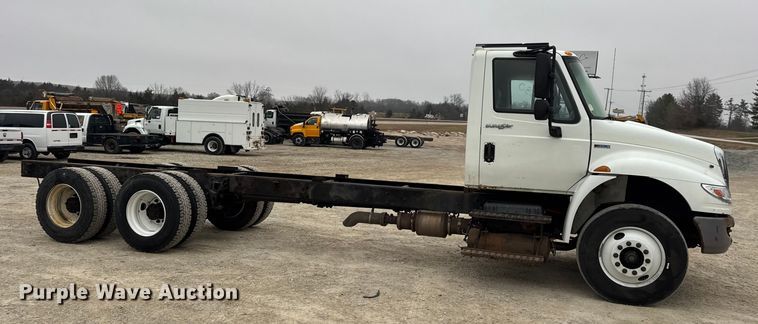 image for item EN0820 2013 International 4400 truck cab and chassis