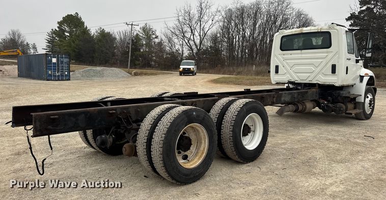 image for item EN0820 2013 International 4400 truck cab and chassis