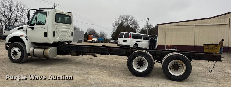 image for item EN0820 2013 International 4400 truck cab and chassis