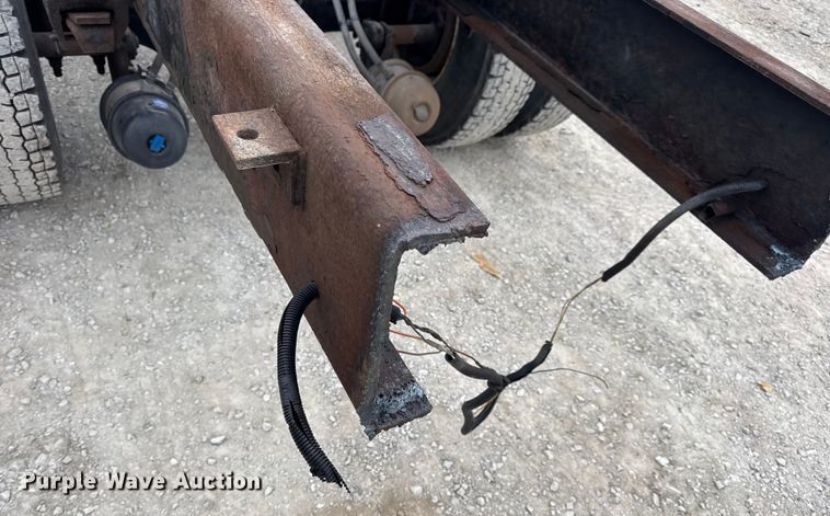 image for item EN0820 2013 International 4400 truck cab and chassis