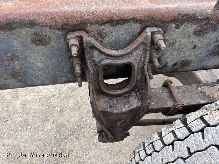 image for item EN0820 2013 International 4400 truck cab and chassis