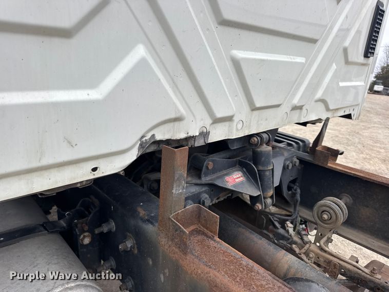 image for item EN0820 2013 International 4400 truck cab and chassis