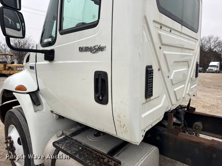 image for item EN0820 2013 International 4400 truck cab and chassis