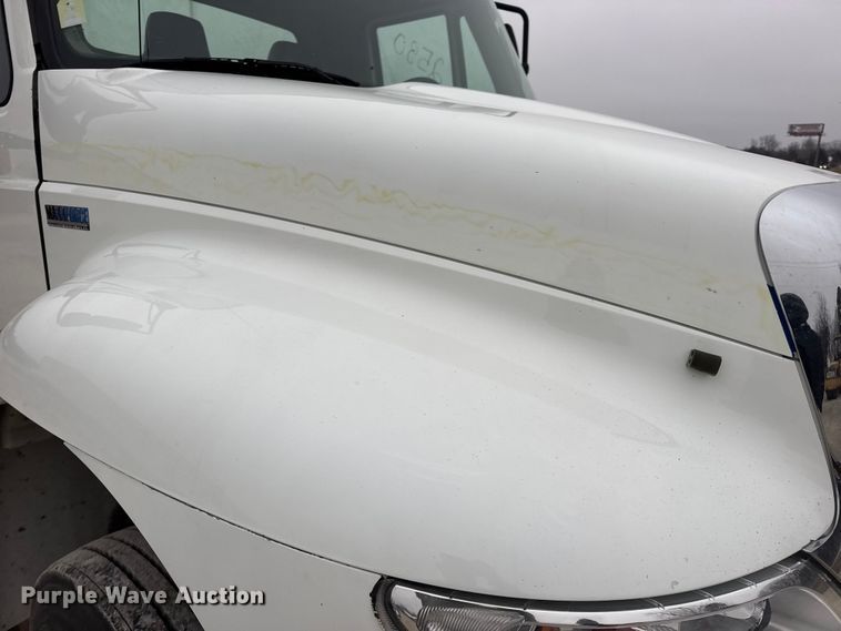 image for item EN0820 2013 International 4400 truck cab and chassis