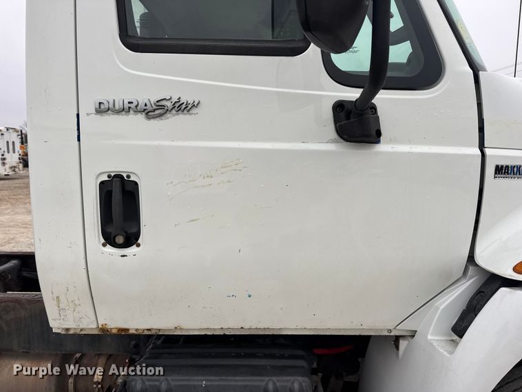 image for item EN0820 2013 International 4400 truck cab and chassis