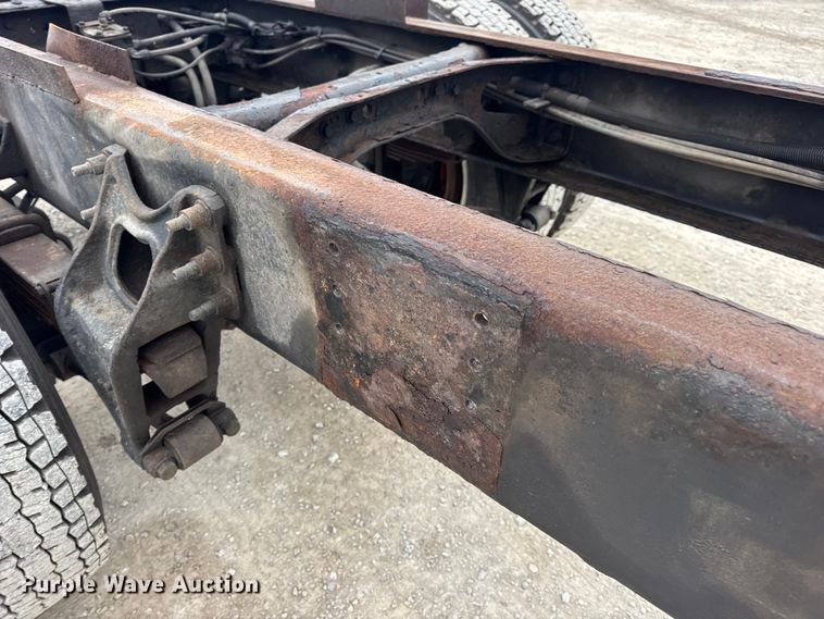 image for item EN0820 2013 International 4400 truck cab and chassis