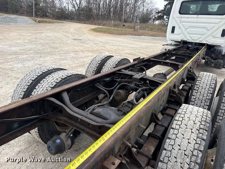 image for item EN0820 2013 International 4400 truck cab and chassis