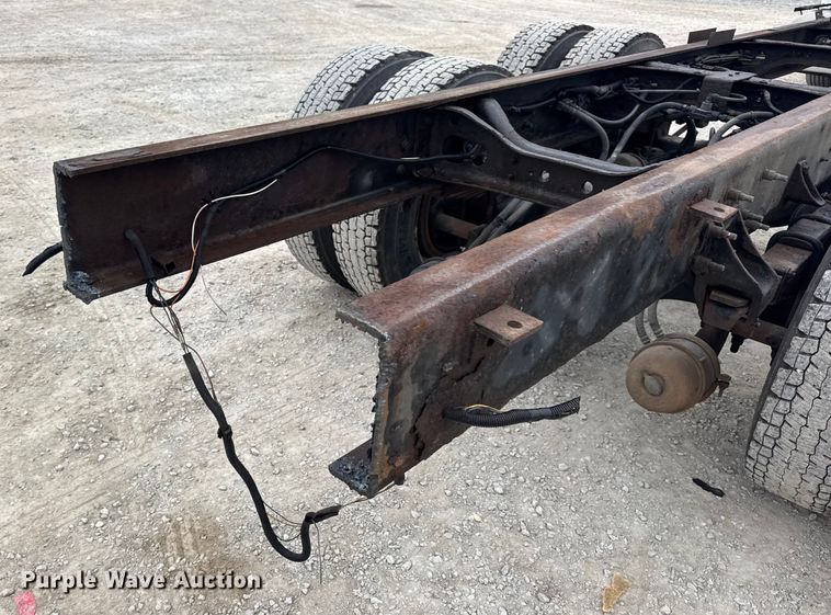 image for item EN0820 2013 International 4400 truck cab and chassis