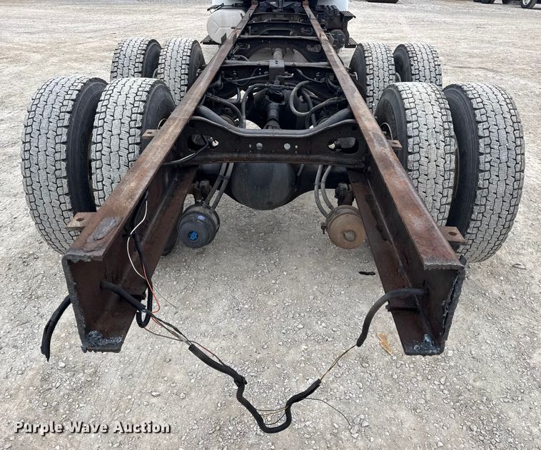 image for item EN0820 2013 International 4400 truck cab and chassis