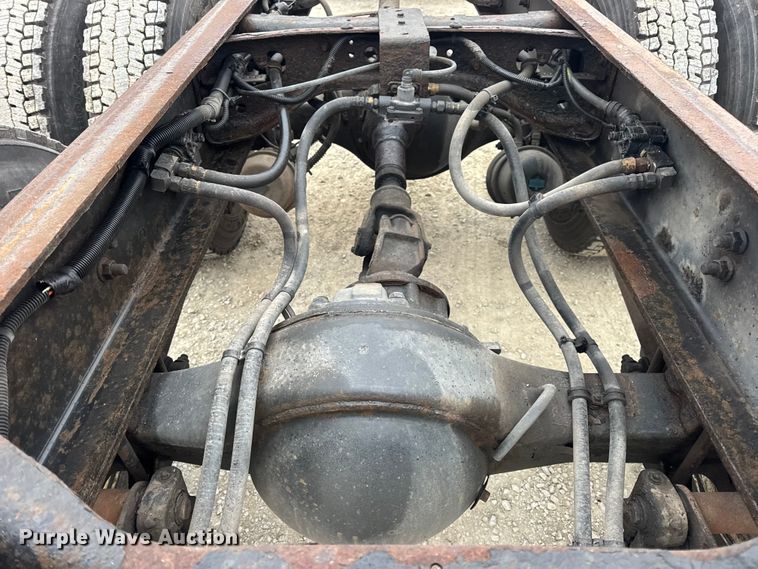 image for item EN0820 2013 International 4400 truck cab and chassis