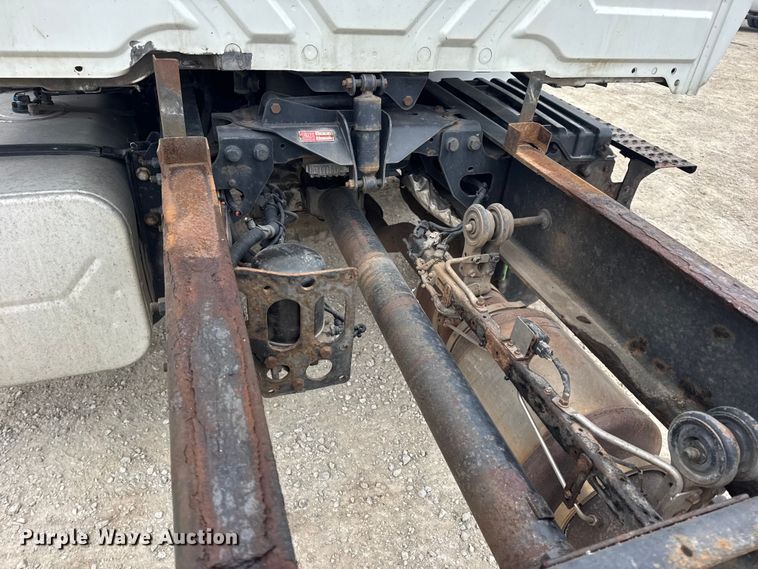 image for item EN0820 2013 International 4400 truck cab and chassis