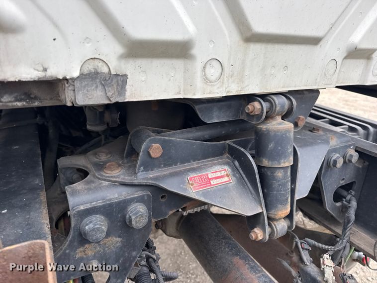 image for item EN0820 2013 International 4400 truck cab and chassis