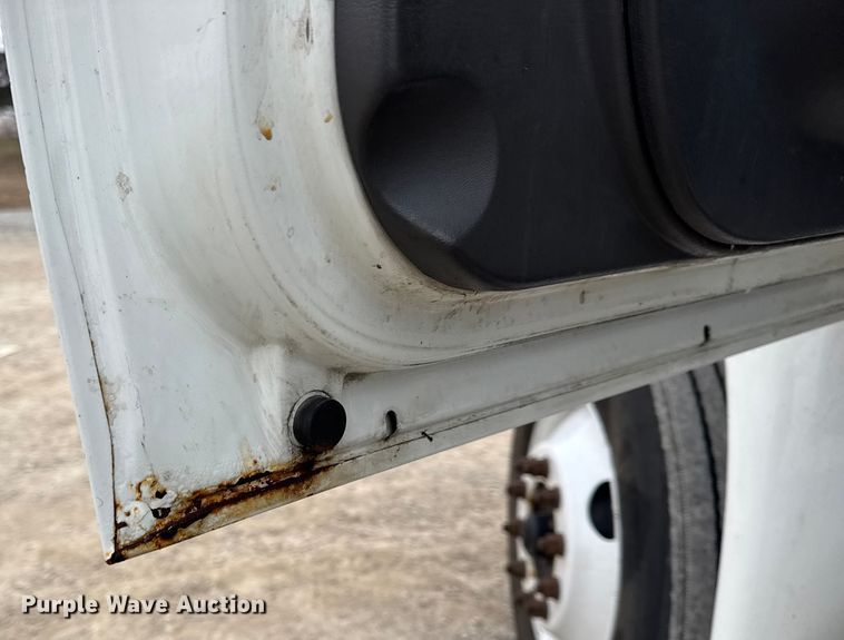 image for item EN0820 2013 International 4400 truck cab and chassis