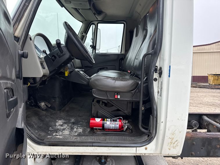 image for item EN0820 2013 International 4400 truck cab and chassis