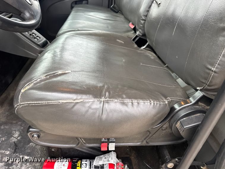 image for item EN0820 2013 International 4400 truck cab and chassis