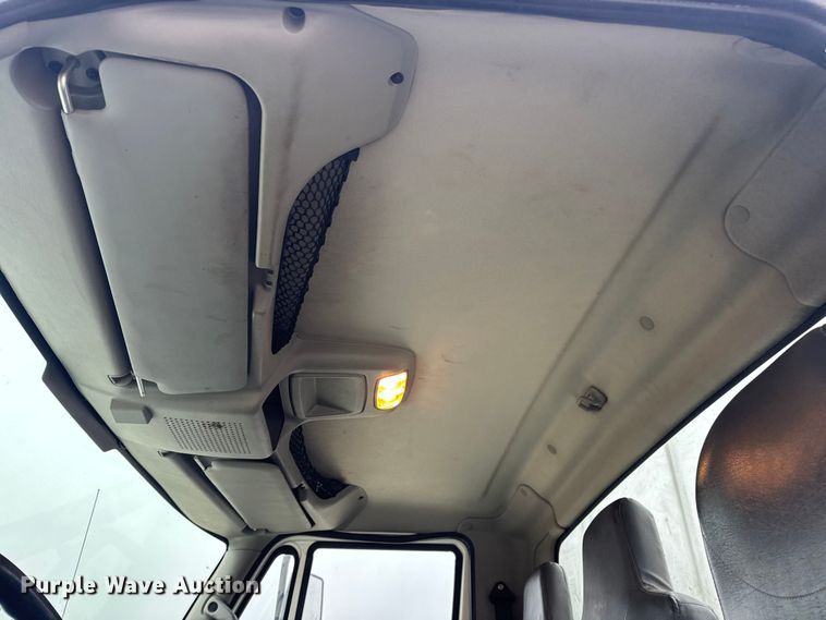 image for item EN0820 2013 International 4400 truck cab and chassis