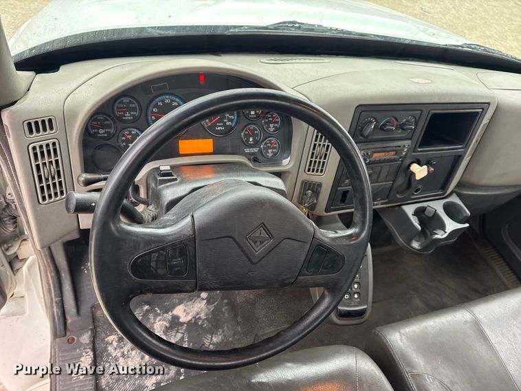 image for item EN0820 2013 International 4400 truck cab and chassis