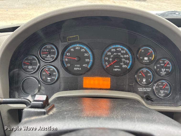 image for item EN0820 2013 International 4400 truck cab and chassis