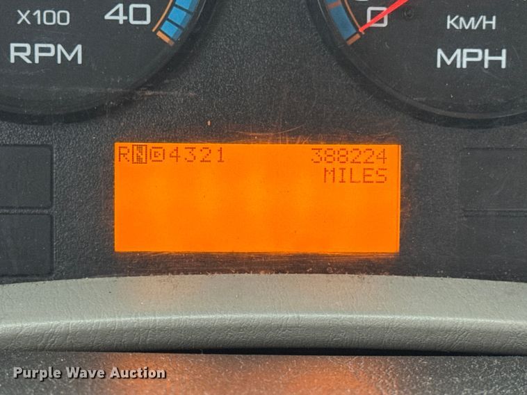 image for item EN0820 2013 International 4400 truck cab and chassis